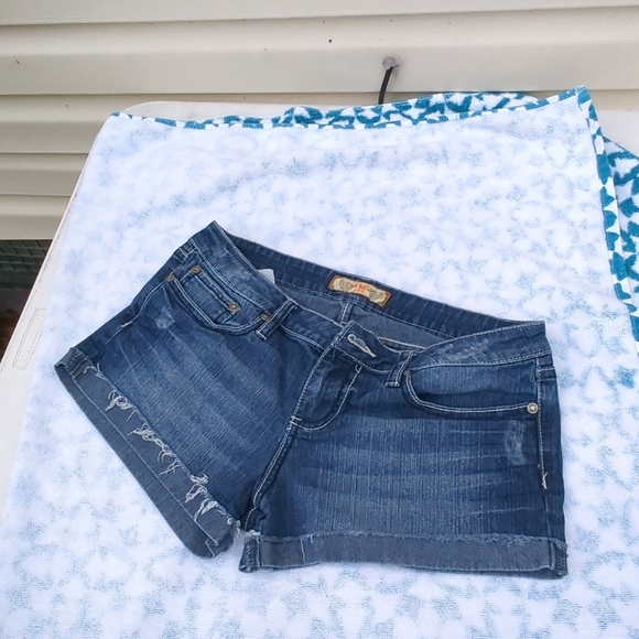 YMI Jeans Womens Jean Midi Shorts Distressed Size 9 Super Stretch Blue Denim - Picture 11 of 12